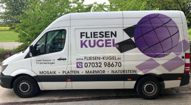 Banner-Fliesen-Kugel